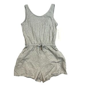Treasure & Bond Soft Light Gray Girls Small 7/8 Casual Romper with Cross Back